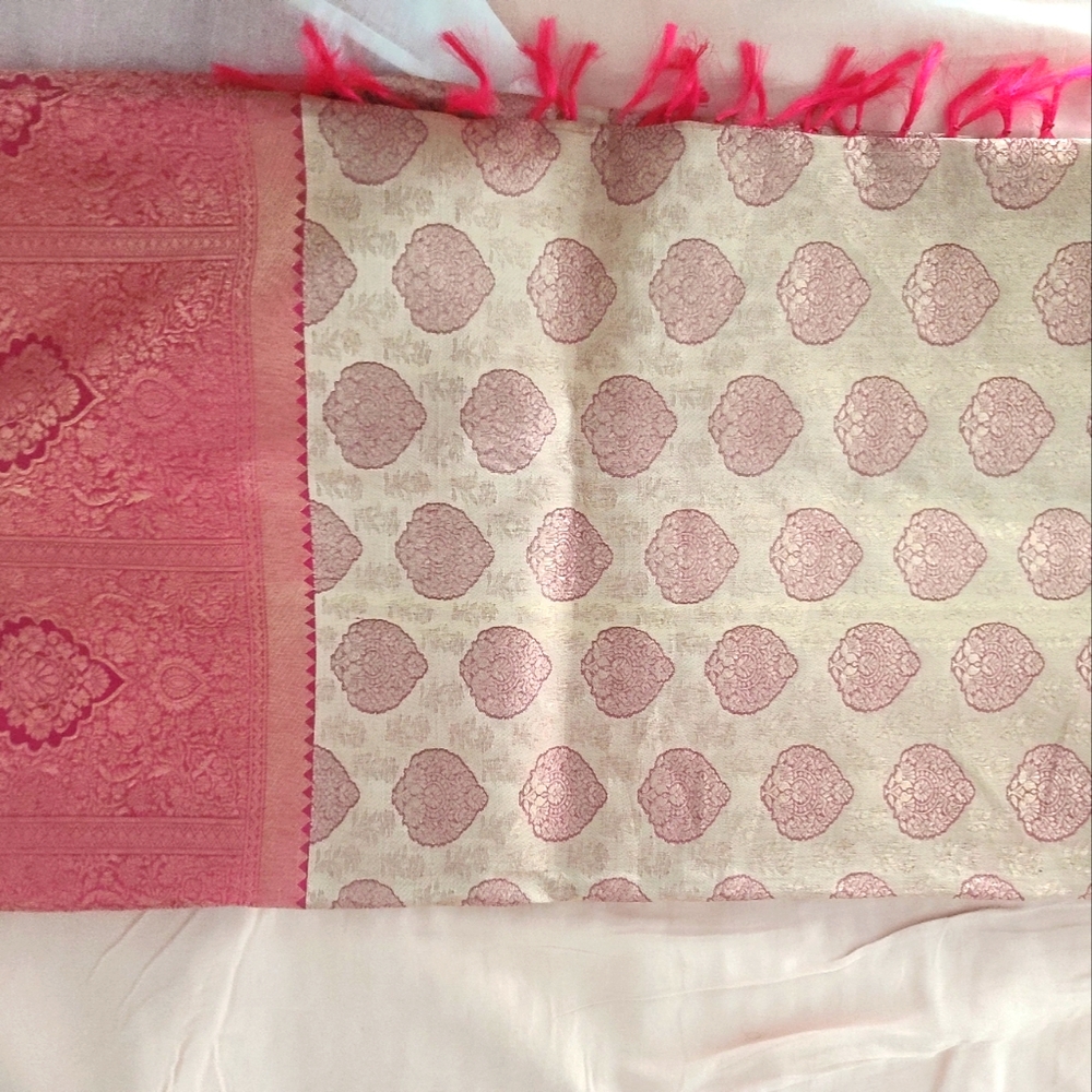 Cream Cand Pink Zari Saree